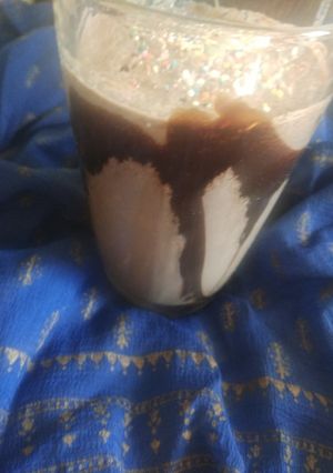 ओरियो मील्क शेक (Oreo milk shake recipe in Hindi) रेसिपी मुख्य फोटो