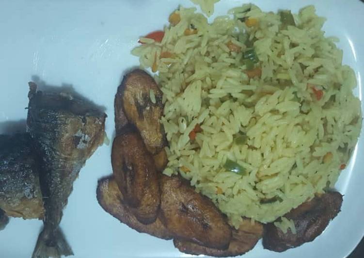 Easiest Way to Prepare Speedy Fried rice with fried plantain and fried fish