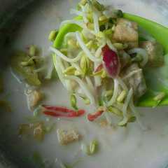 รูปของ Tauge mix tahu masak santan a.k.a lodeh tauge 😊