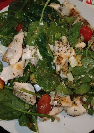 A picture of Grilled Chicken Salad with Feta.
