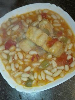 Una foto de Judías blancas con bacalao