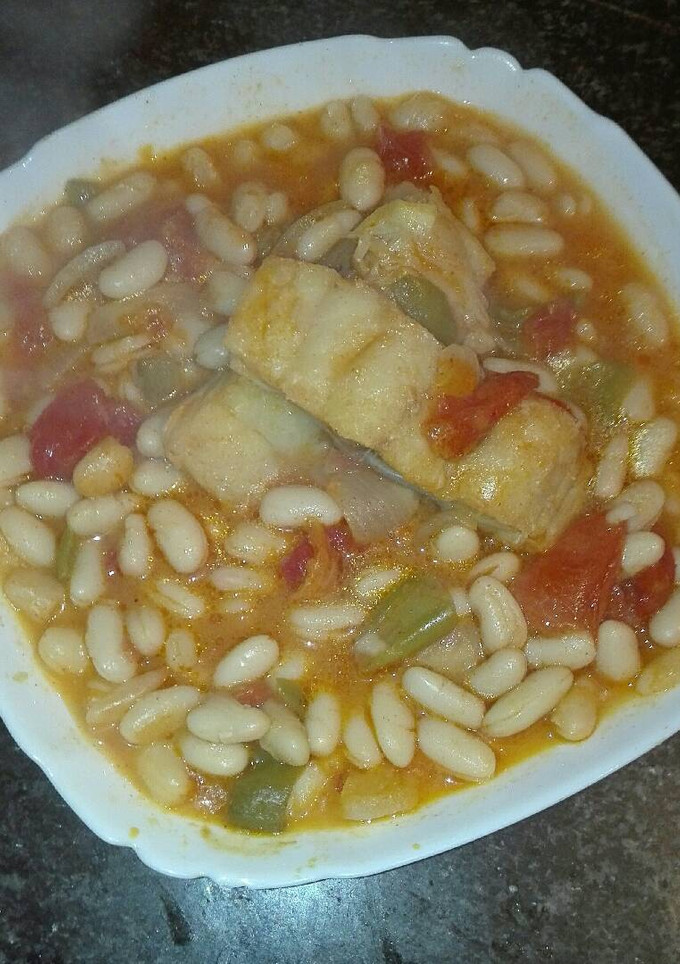 Una foto de Judías blancas con bacalao