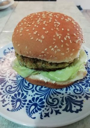 Una foto de Hamburguesa de brócoli y coliflor