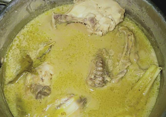 Opor ayam bumbu instan