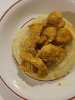 Una foto de Pincho de pollo con puré de patatas