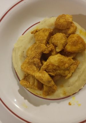 Una foto de Pincho de pollo con puré de patatas