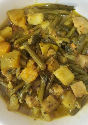 সজনে ডাঁটার তিতোর ঝোল(sojne dantar titor jhol recipe in bengali) রেসিপির প্রধান ছবি