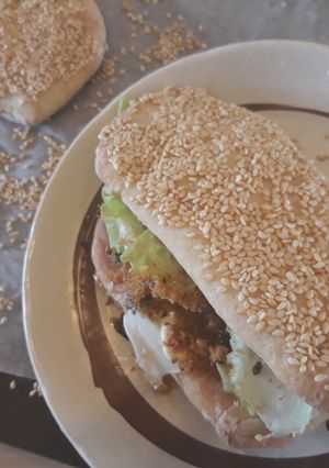 原味芝麻燒餅(另可變化為生菜香鬆沙拉夾心燒餅) 的食譜成品照片