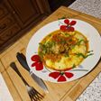 Mashed potatoes with carrot sauce, onion, red pepper