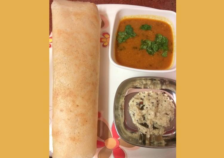 Masala dosa with coconut chutney