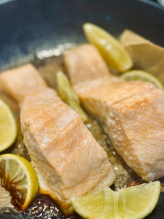 Una foto de Salmón fresco con lima facilísimo - Receta de Batch Cooking
