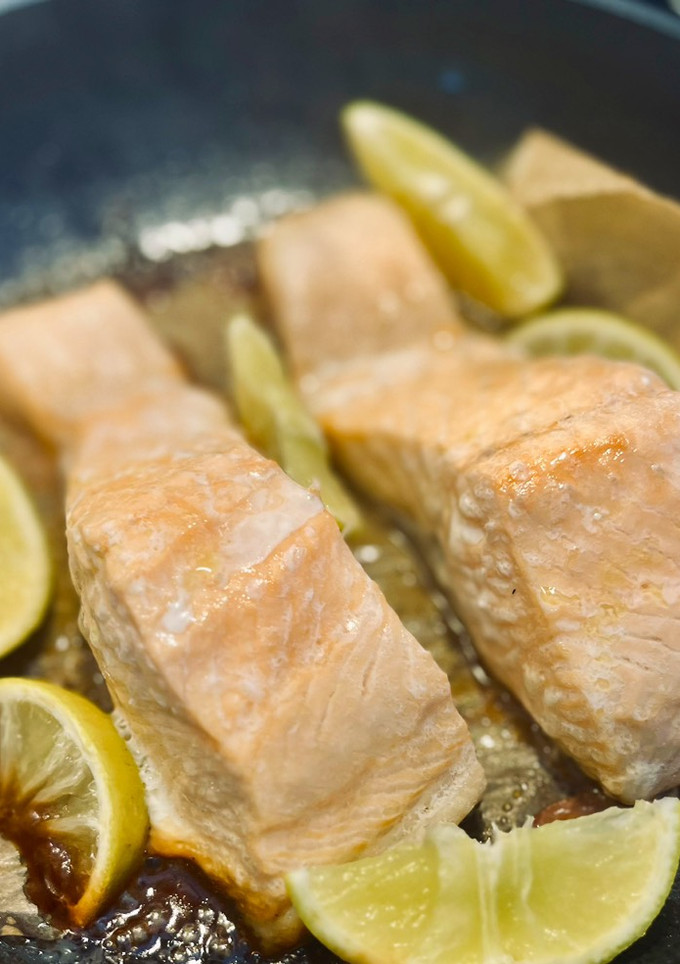Una foto de Salmón fresco con lima facilísimo - Receta de Batch Cooking