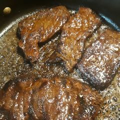 A picture of Reheating Grilled Steak with Au Jus.