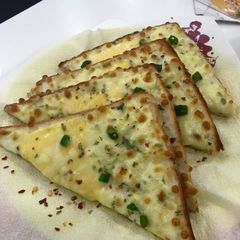 A picture of Cheese garlic chilli toast.
