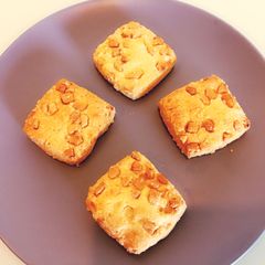 A picture of Karachi Bakery Eggless tutti frutti cookies.