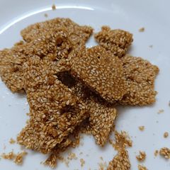 A picture of Til ki Chikki.