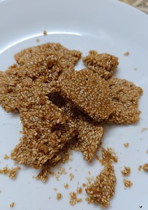 A picture of Til ki Chikki.