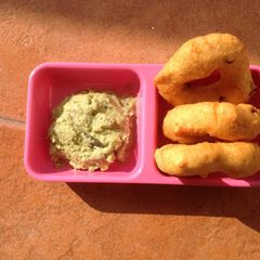 A picture of Medu Vada.