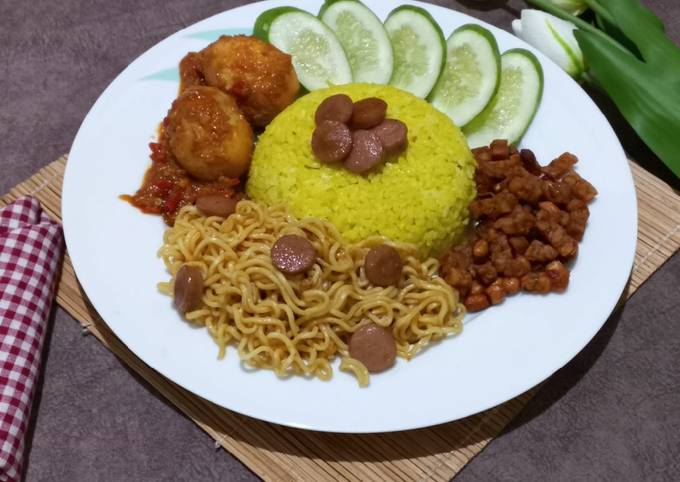 Resep Nasi Kuning Magic Com Oleh Dapoer Santi Cookpad