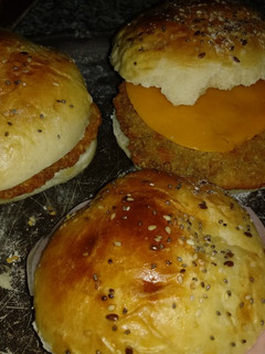 Una foto de Pan para hamburguesa y patinesa todo fácil y económico