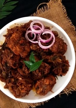 A picture of Kerala / Nadan Chicken Roast.