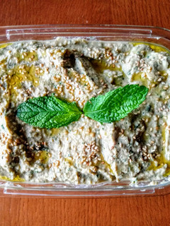 Una foto de Hummus de hierbabuena