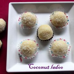 A picture of Coconut ladoo.