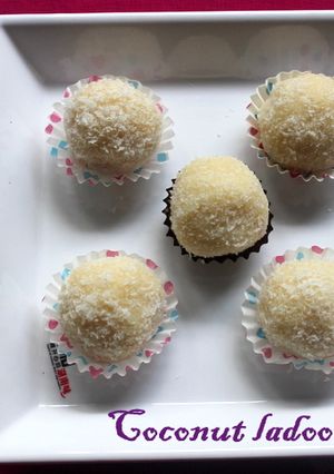 A picture of Coconut ladoo.