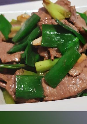 A picture of Stir-fried Beef with Spring Onion.