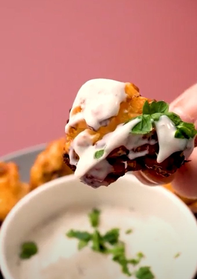 Una foto de Alitas de coliflor en airfryer