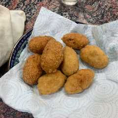 Una foto de Croquetas de langostinos cocidos