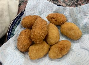 Una foto de Croquetas de langostinos cocidos