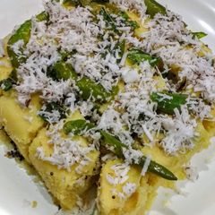 A picture of DHOKLA in microwave.