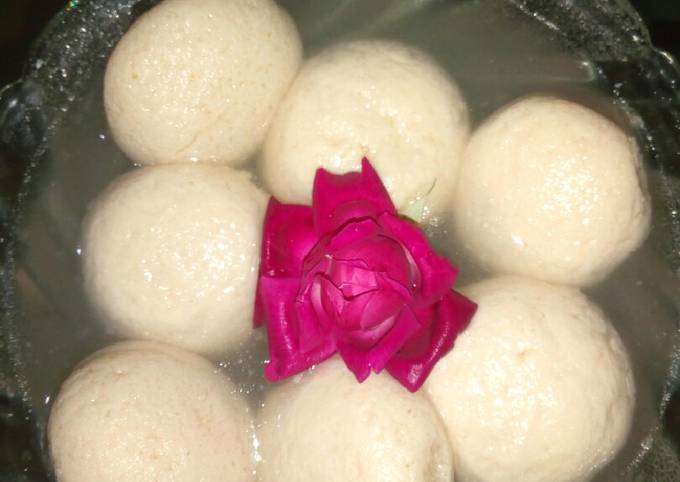 White spongy Rasagulla