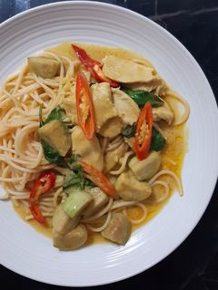 รูปของ "สปาเกตตีแกงเขียวหวานไก่" 🍝 Spaghetti with Chicken Green Curry