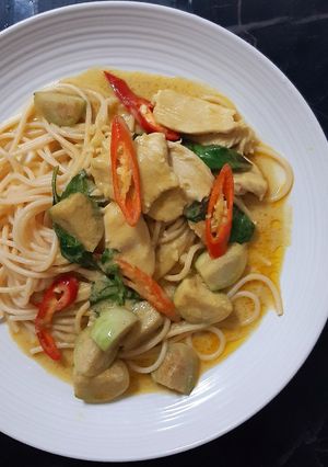 รูปของ "สปาเกตตีแกงเขียวหวานไก่" 🍝 Spaghetti with Chicken Green Curry