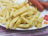 Papas fritas con huevo y salchichas
