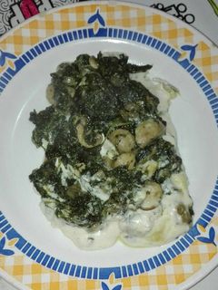 Una foto de Espinacas con gambas champiñones gratinadas