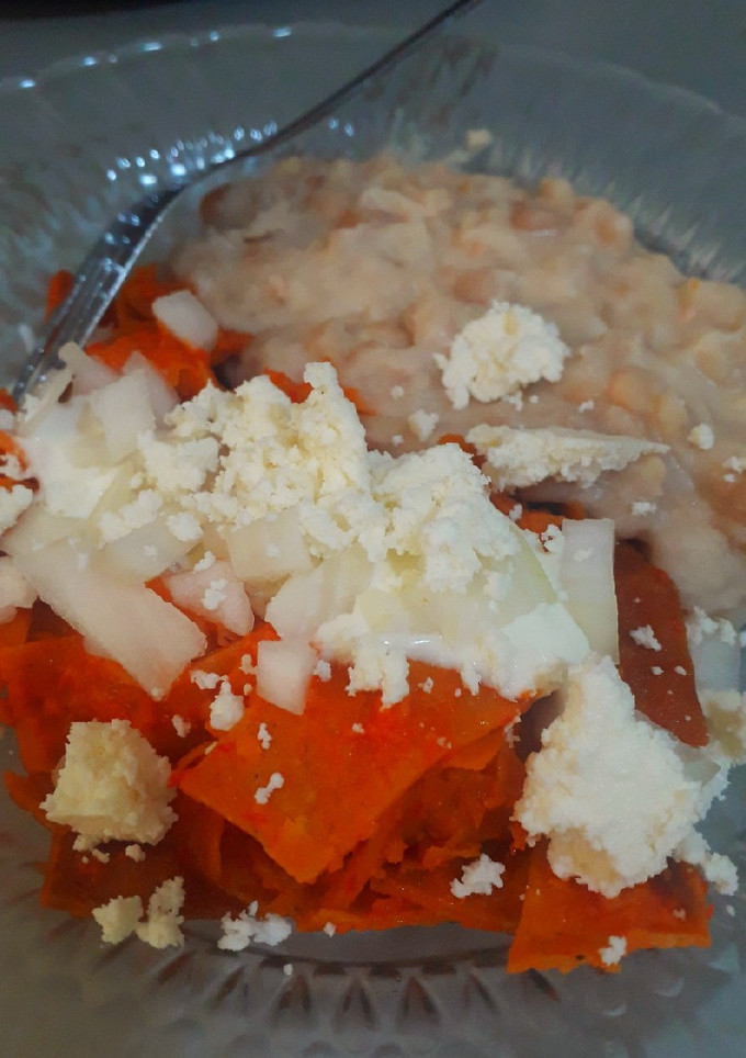 Una foto de Chilaquiles rojos