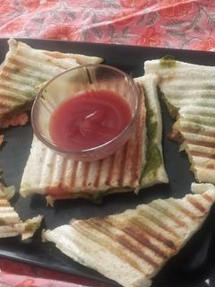 ગ્રીલ સેન્ડવીચ (Grill Sandwich Recipe In Gujarati) રેસીપી મુખ્ય ફોટો