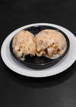 A picture of Chikoo Icecream.