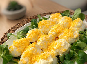 Foto principal de Huevos rellenos de atún fáciles