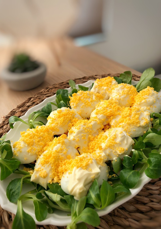 Una foto de Huevos rellenos de atún fáciles