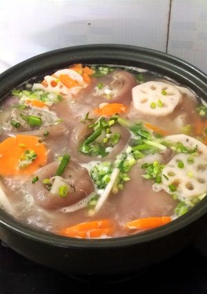Hình của món Củ sen hầm chân giò.