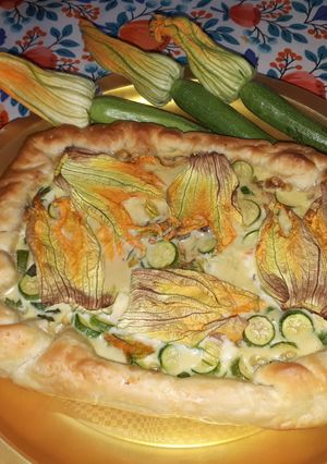 Foto di Torta salata zucchine e fiori