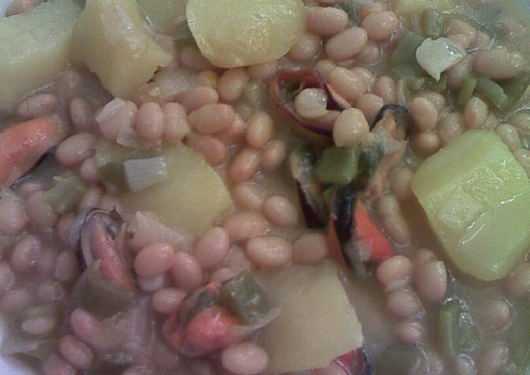 Alubias arrocinas con patatas y mejillones