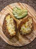 Camotes rellenos de picadillo en microondas