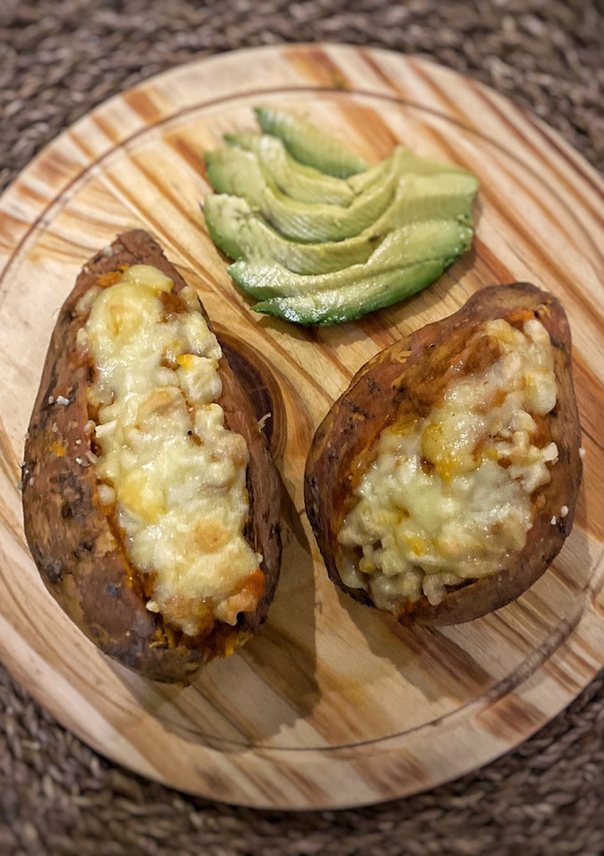 Una foto de Camotes rellenos de picadillo en microondas