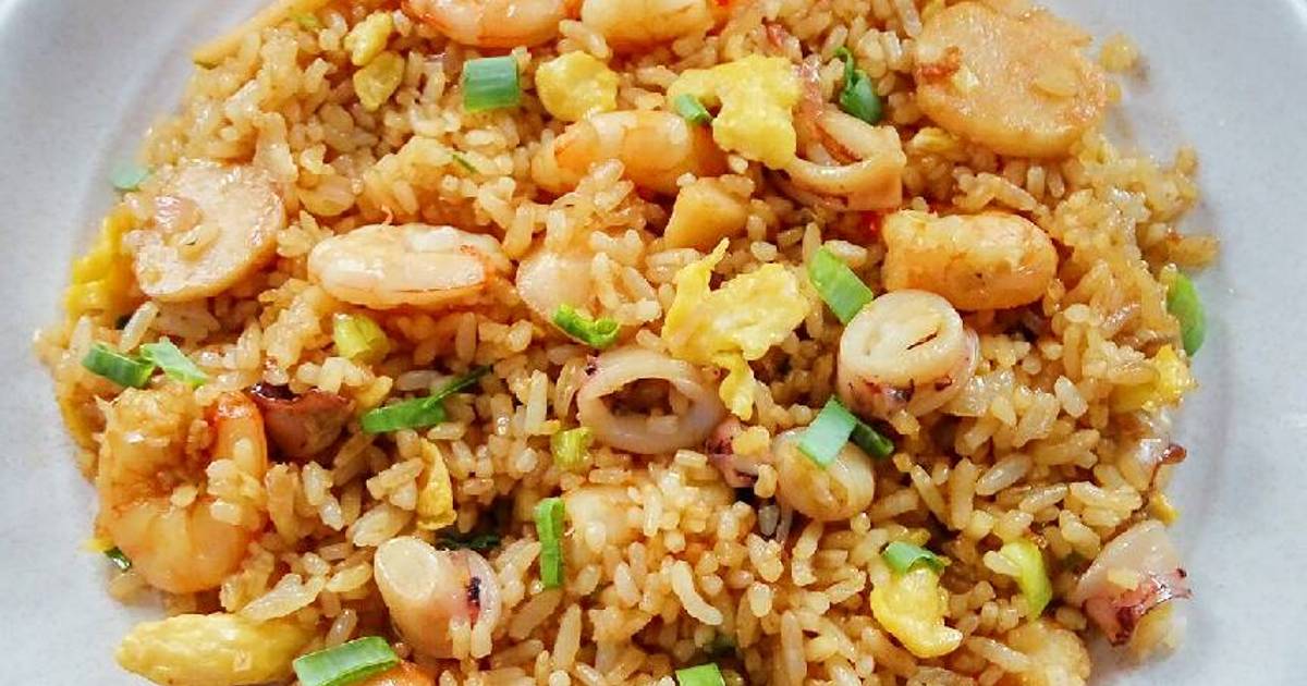 Resep Nasi goreng seafood ala resto oleh Nella Novia - Cookpad