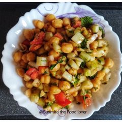 A picture of Chickpeas salad.